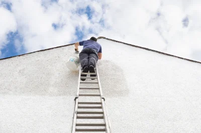 Peinture extérieure à la Tour-Saint-Gelin — façades et ravalement